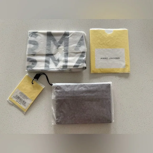 Marc Jacobs Cherry "The Card
Case" Card Holder - Picture 4 of 4